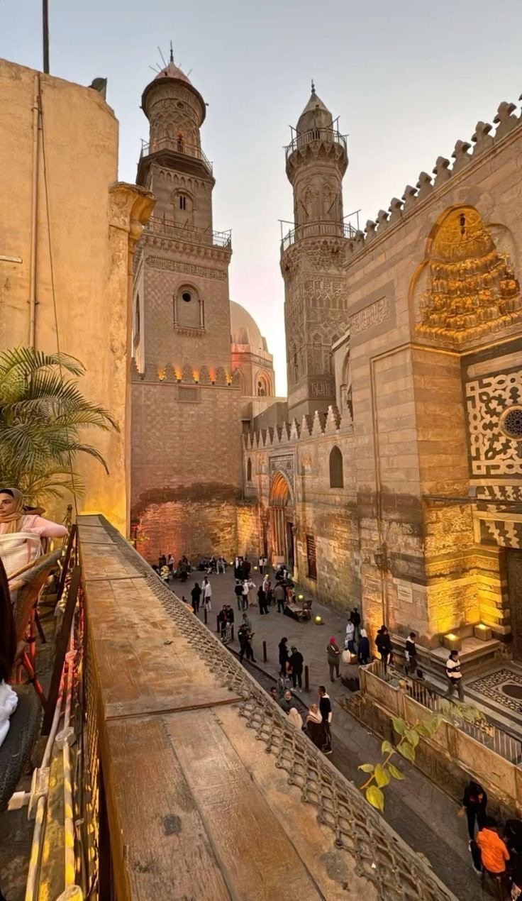 Discover Egypt’s history with your private Egyptologist during a Cairo tour from Hurghada