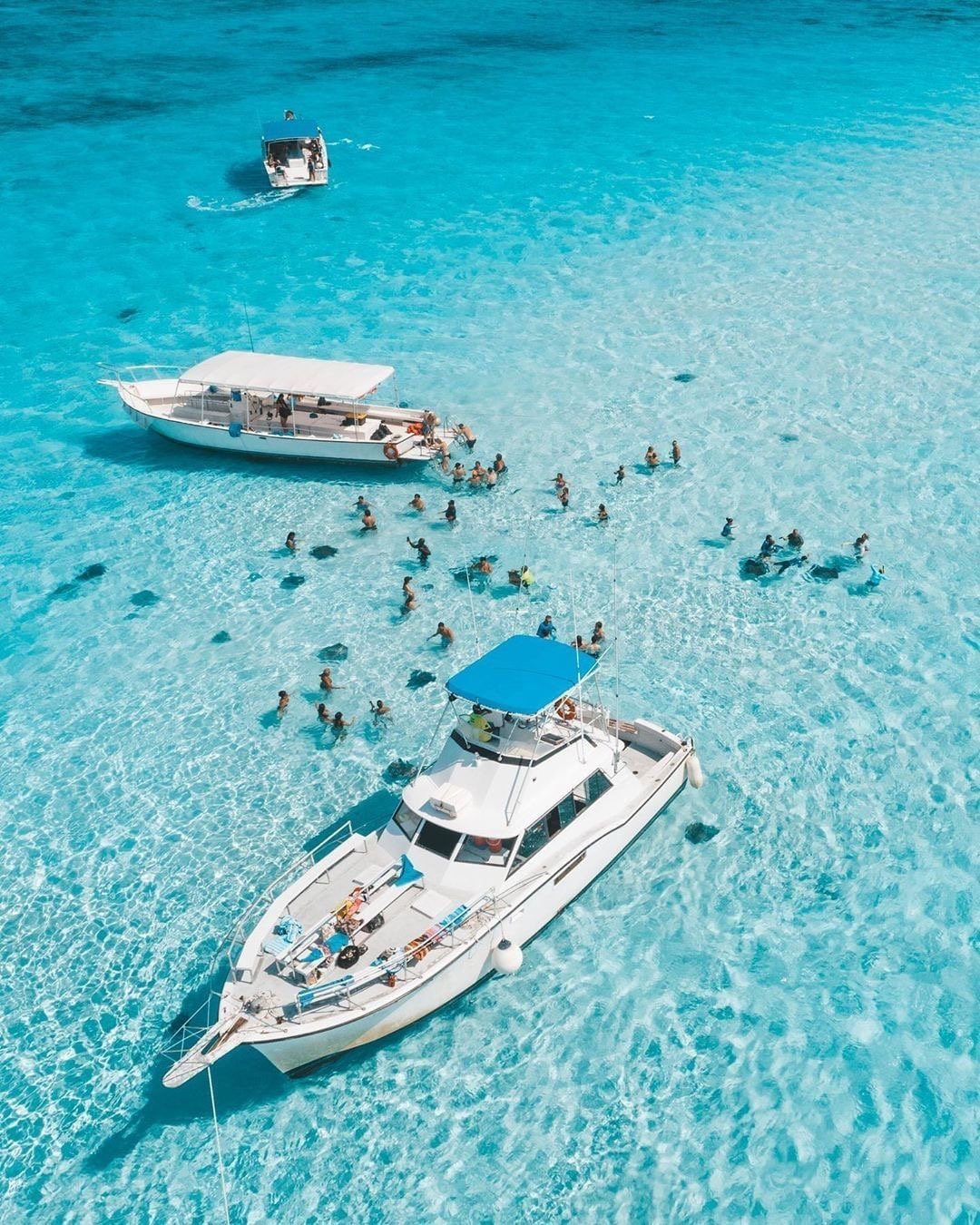 Families enjoy safe snorkeling and clear waters at Mahmya Island Hurghada//