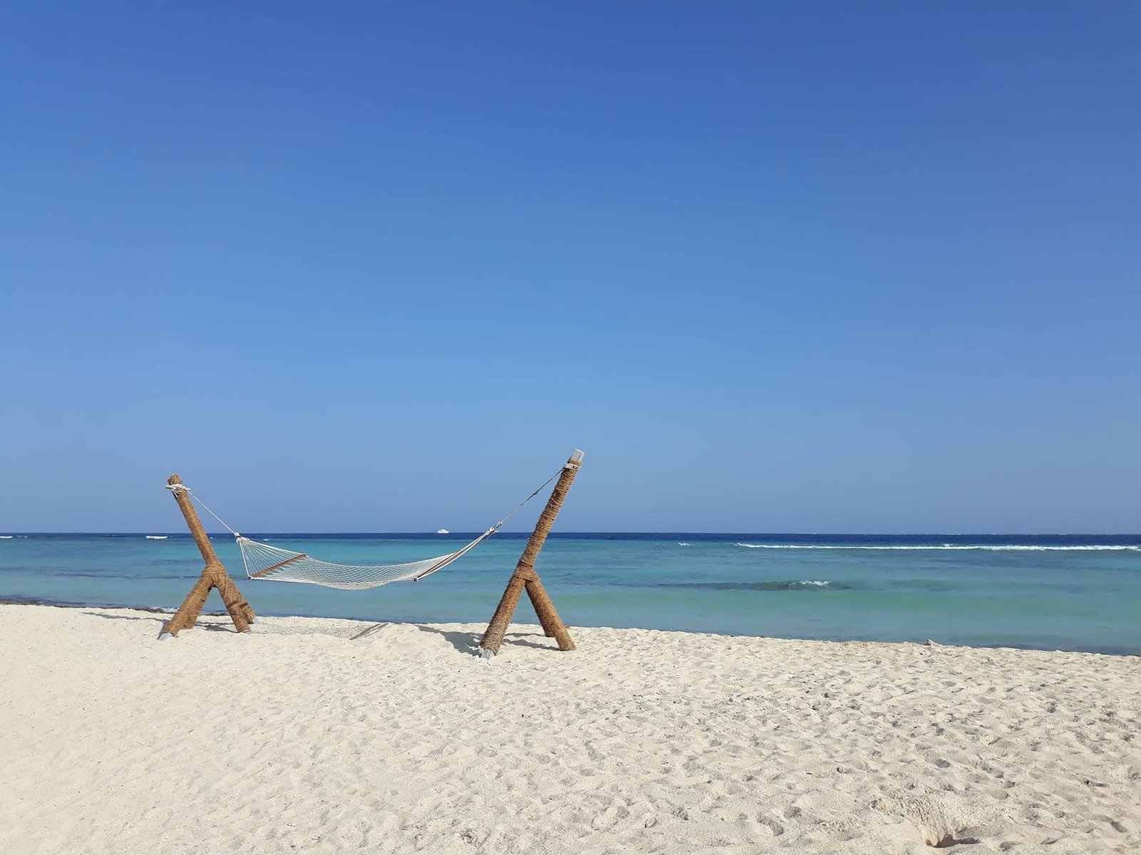 Beachside buffet lunch served on Utopia Island Safaga...